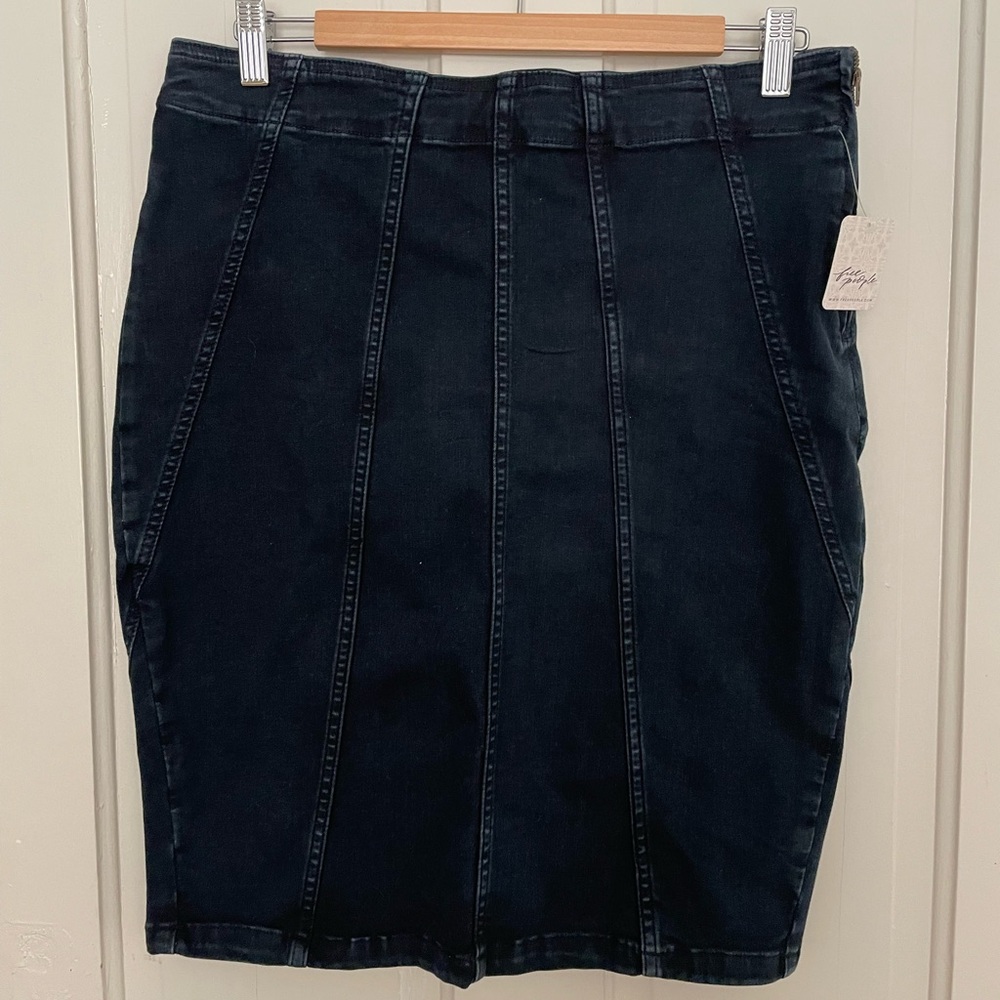 NWT Free People We The Free dark blue denim pencil skirt, sz 10